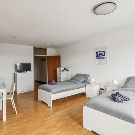 Monteur - Fuer Bis Zu 4 Personen In 65462 - Gg14 *