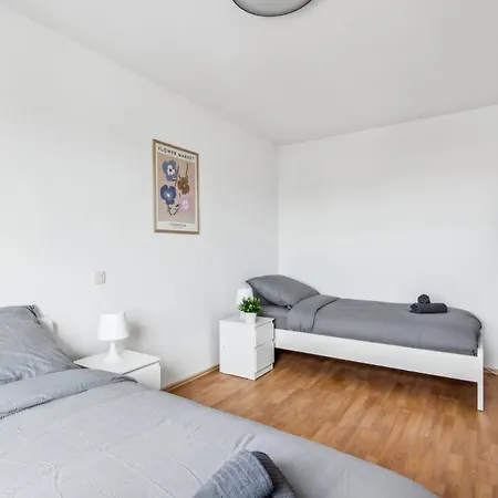 Monteur - Fuer Bis Zu 4 Personen In 65462 - Gg14 *