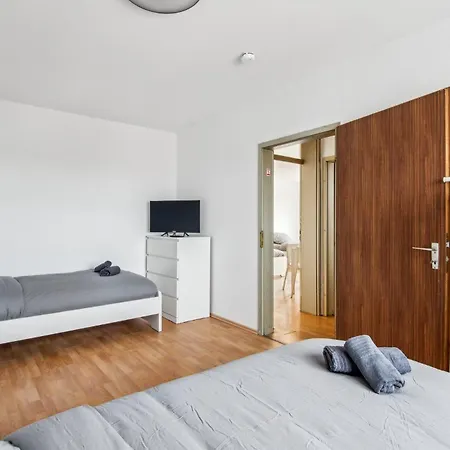 Monteur - Fuer Bis Zu 4 Personen In 65462 - Gg14 *