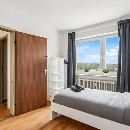 Monteur - Fuer Bis Zu 4 Personen In 65462 - Gg14 *