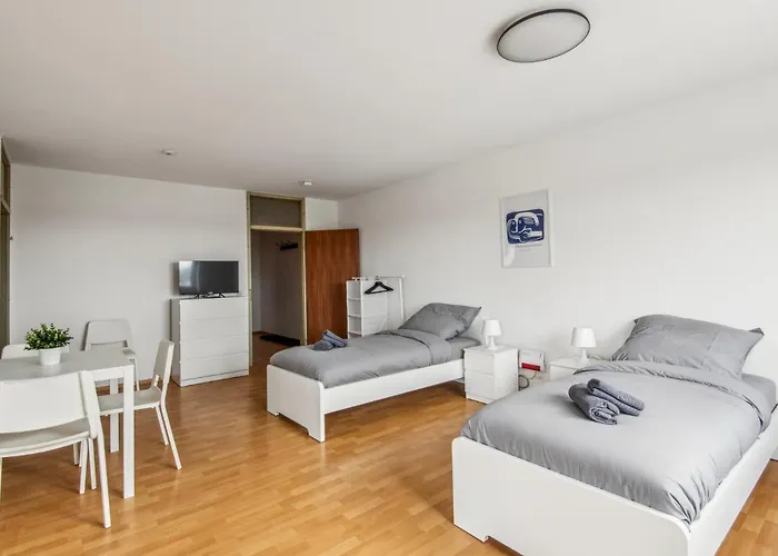 Monteur - Fuer Bis Zu 4 Personen In 65462 - Gg14 *