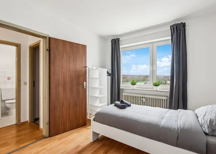 Monteur - Fuer Bis Zu 4 Personen In 65462 - Gg14 *